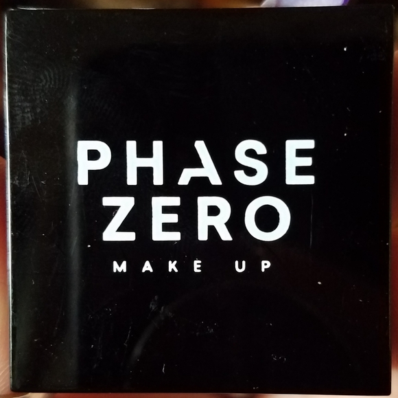 Phase Zero "Velvet" Pressed Eyeshadow - Picture 2 of 2